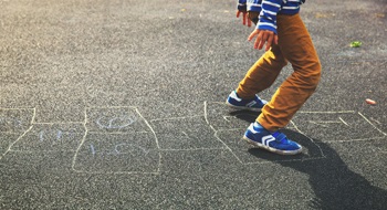 child_road_chalk_play